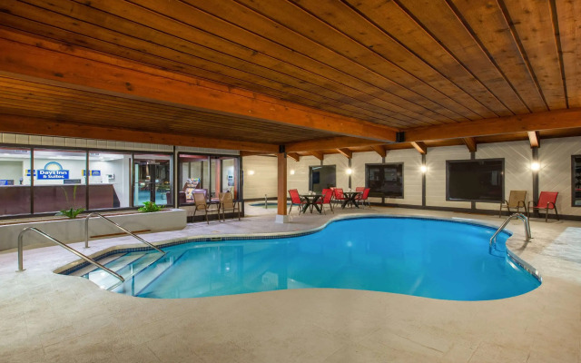 Days Inn & Suites by Wyndham Wisconsin Dells