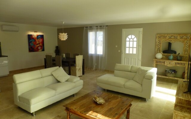 Villa With 3 Bedrooms in Lirac, With Private Pool, Enclosed Garden and