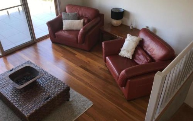 Sunset on Birubi' - pet friendly, air con, water views, WIFI and outdoor spa – Guest Rooms – Anna Bay