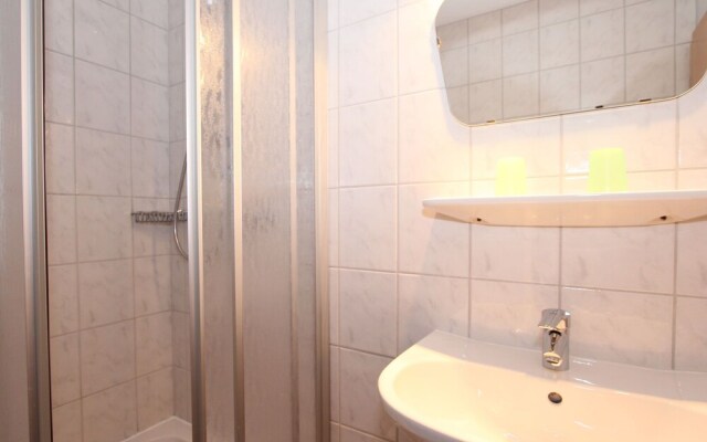 Spacious Apartment in Neukirchen am Großvenediger With Pool