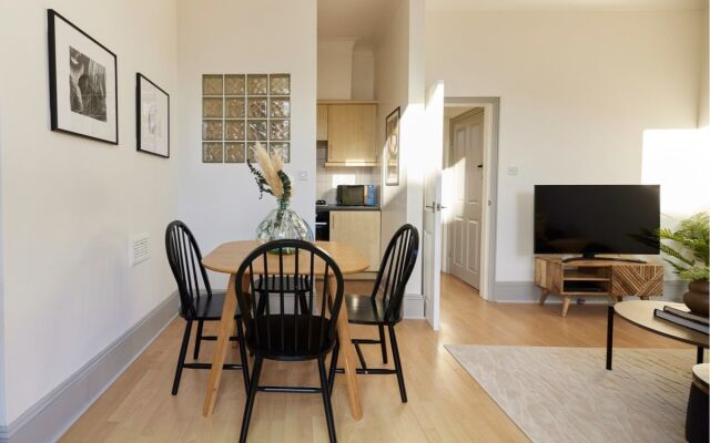 The Camden Hideaway - Stunning 1BDR Flat with Balcony