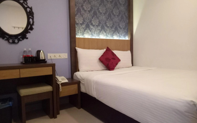 Check In Hotel