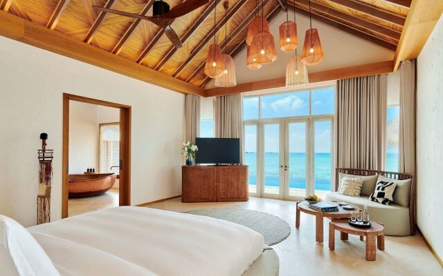 Fairmont Maldives, Sirru Fen Fushi