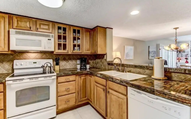 2126 Beachwood