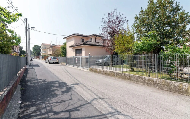 Santa Rita Roomy Apartment