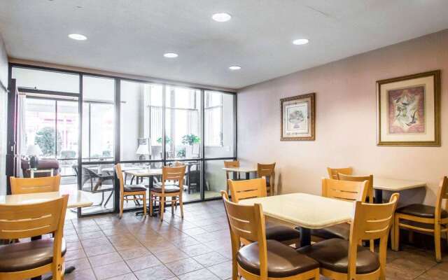 Econo Lodge Springfield I-44