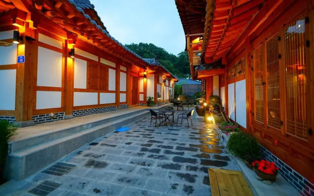 Lee Ga Hanok