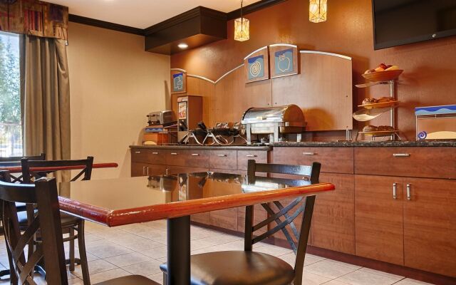 Best Western Plus Twin View Inn & Suites