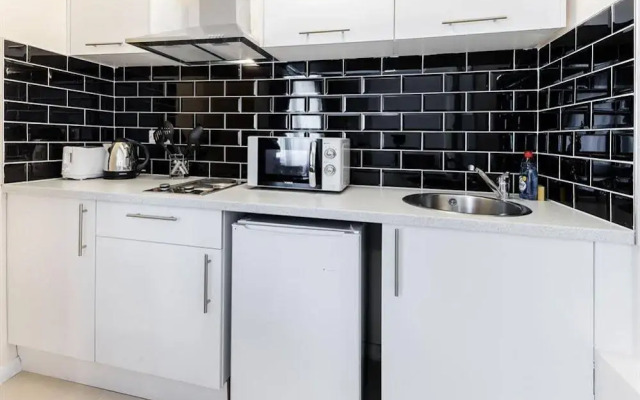 Aldgate Commercial House Apartments