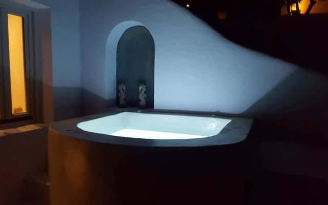 The Muse Of Santorini - Hot Tub Suites