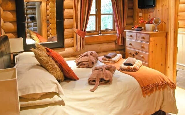 Cedar Log Cabin, Brynallt Country Park