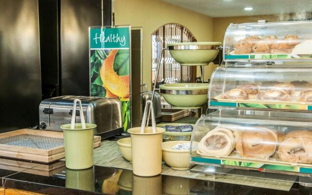 Quality Inn & Suites Shelbyville I-74