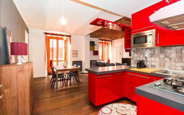 Colorful Statuto Square Design Apart