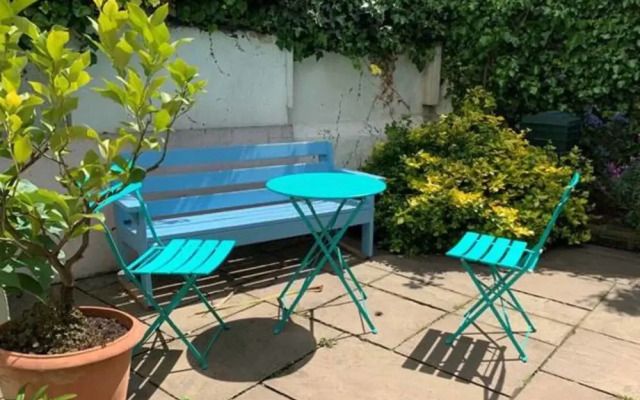 Lovely 1br 2 Bed Entire House W/Garden, 4 Guests