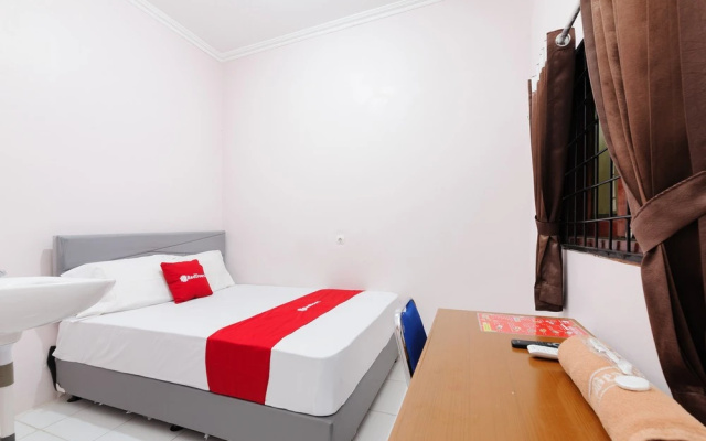 RedDoorz @ Terus Manis Suryakencana – Guest Rooms – Bogor