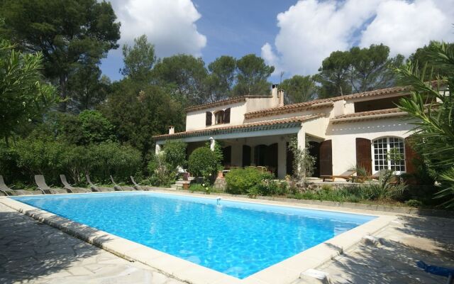 Alluring Holiday Home in Flayosc With Pool