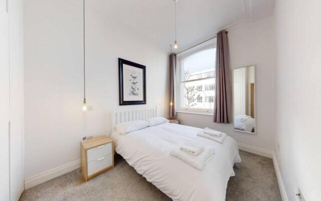 Superb 2 Bed Flat Camden 5 min walktube Station