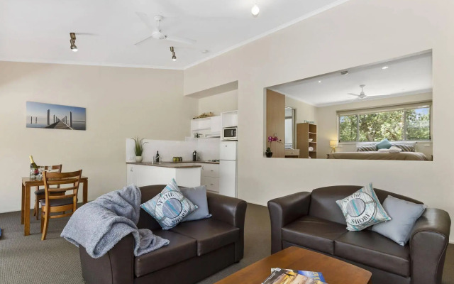 Waterfront Retreat At Wattle Point