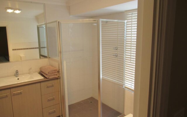 Albany Holiday House