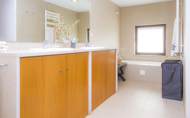 Liiiving in Caminha - Oak Tree Chill