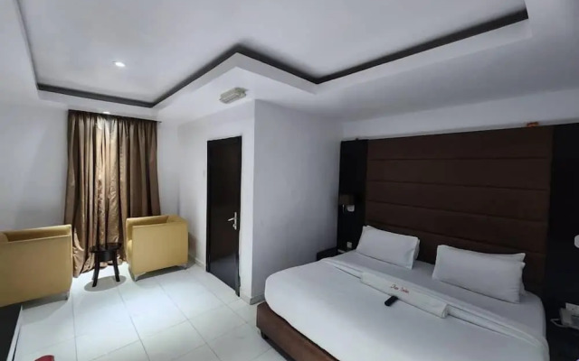Axor Hotel &Suites