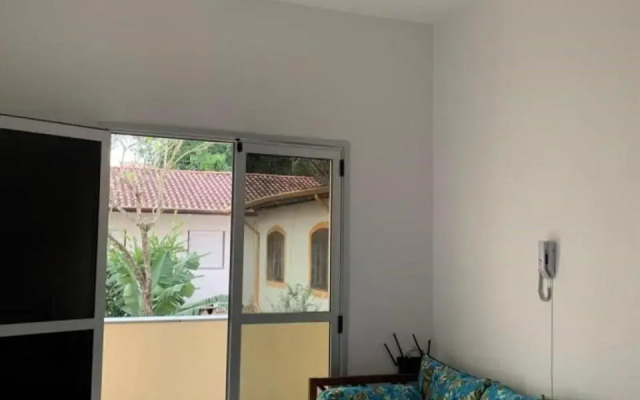 Apto c/2 quartos sendo uma suíte c/ar e 2banheiros