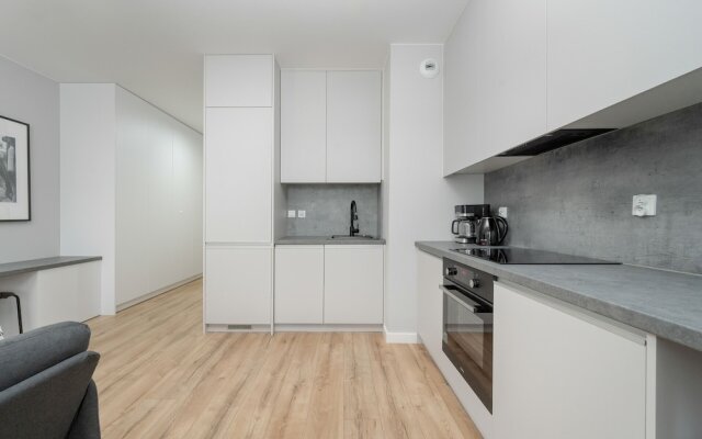 Elegant Studio Free Garage by Renters