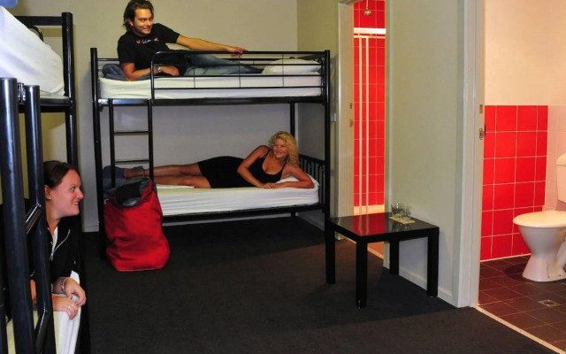 Nomads Melbourne Backpackers