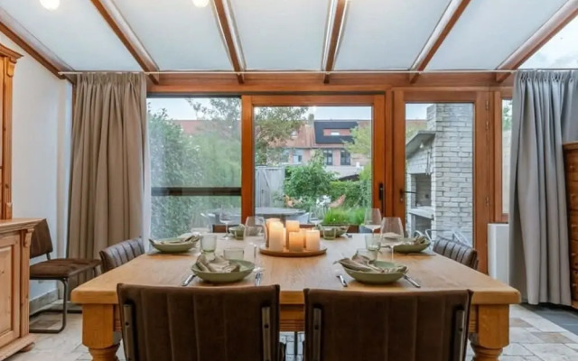 Cosy Home With City Garden