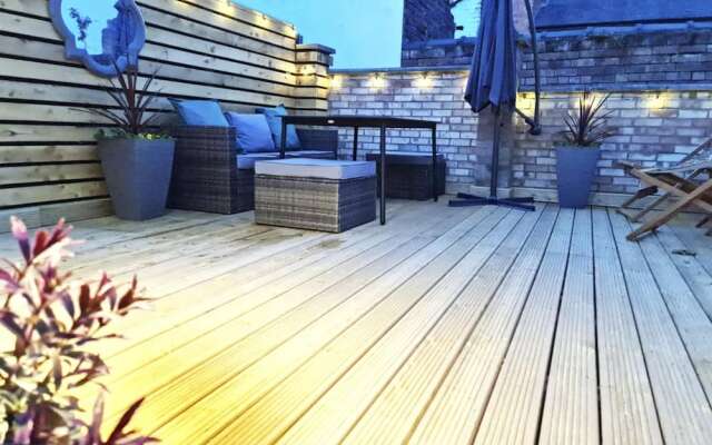 Luxury Lincoln Home - Sleeps 8 - Hot Tub - Pets