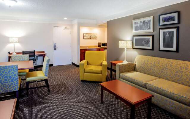 La Quinta Inn & Suites by Wyndham Houston Baytown East