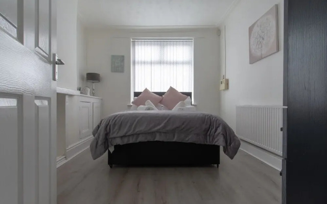 Lux Apartments 4 Bedroom House Molyneux