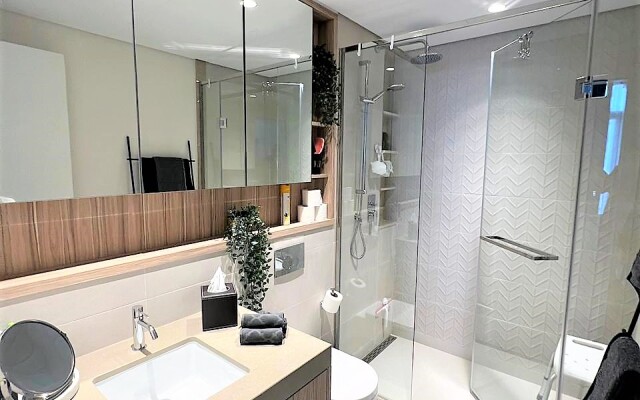 Spacious 1 bedroom with balcony in Wilton Terraces