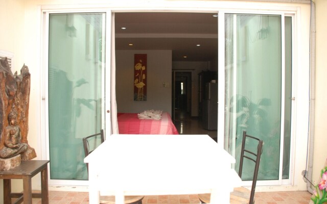 Sea and Sand Guesthouse & Restaurant