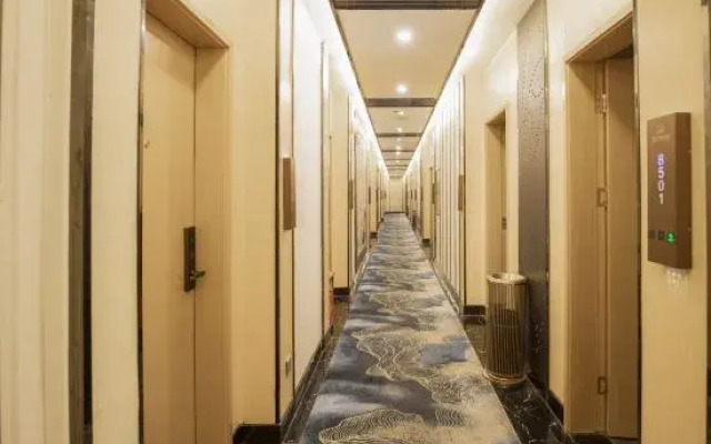 Qingmu Hotel (Nanjing Pukou Tianruncheng Subway Station)