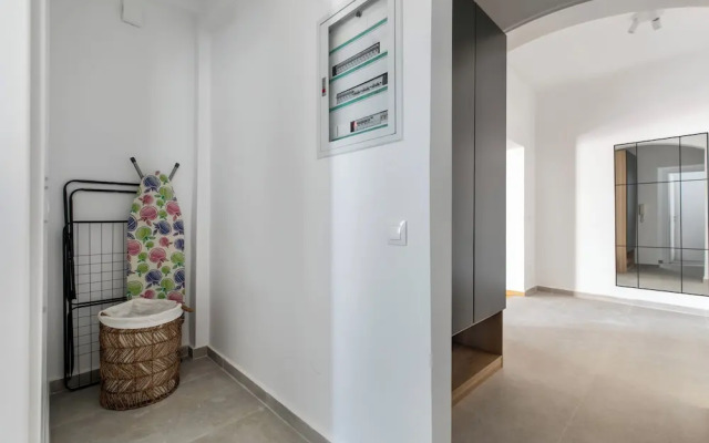 Artsi - 3BR Apt w Balcony in Athens