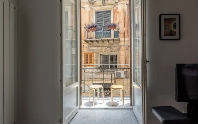 MetaM Apartment in the City Center by Wonderful Italy