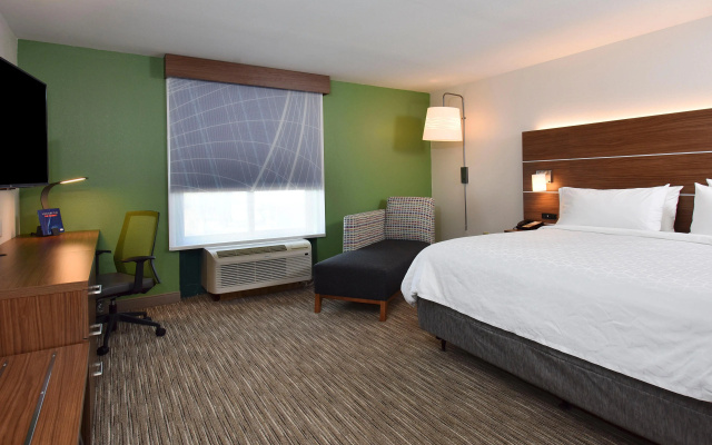 Holiday Inn Express and Suites Selma
