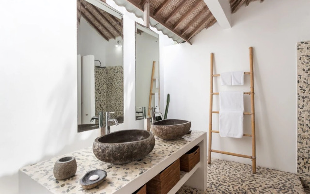 Villa Putih Seminyak