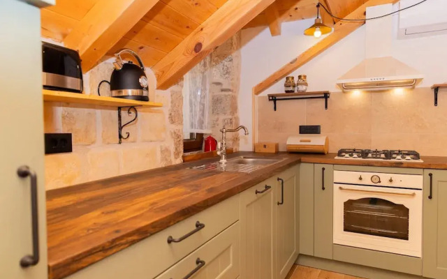 Traditional stone house Tonca