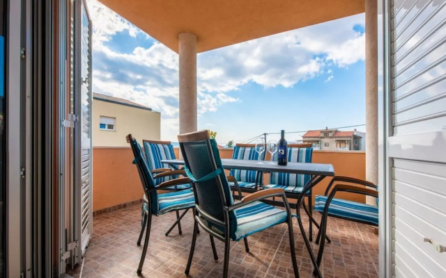 Charming and Tranquil Kastel Gomilica Apartment With Balcony and Patio