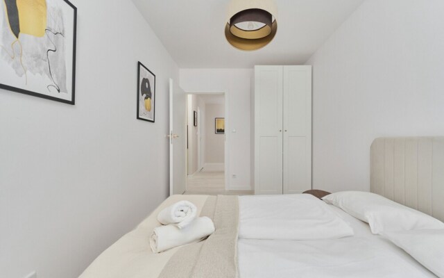 Wrocław Central Apartment by Renters