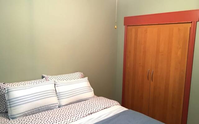 TO Stays - Waterfront Lake House Retreat