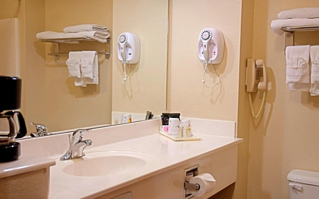 Super 8 by Wyndham Irving/DFW Apt/North