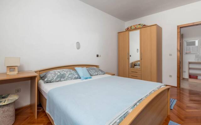 Beautiful Home in Barbat-rab With Wifi and 2 Bedrooms