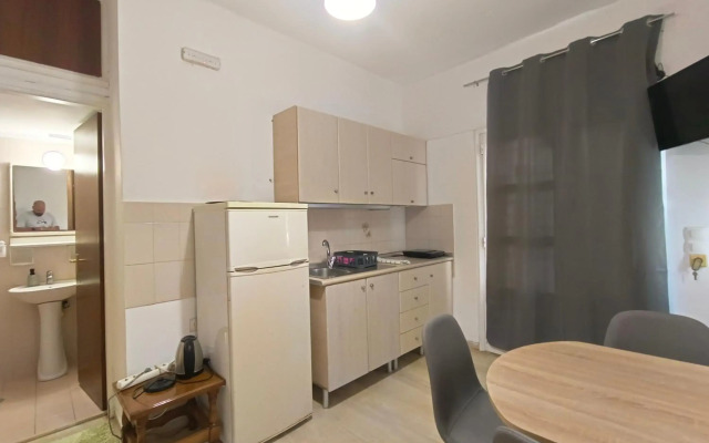 Albatross Studios & Apartments