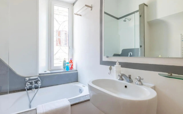 The Right Place 4u Mario de Fiori Apartment