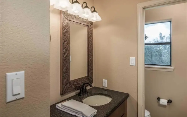 2 Spirit Lodge - Two Bedroom Cabin with Hot Tub