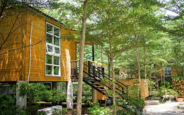 Lanrenyuanlin Hotspring Wooden House