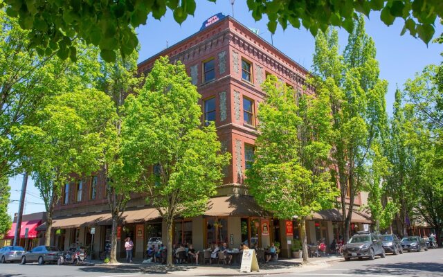 McMenamins Hotel Oregon